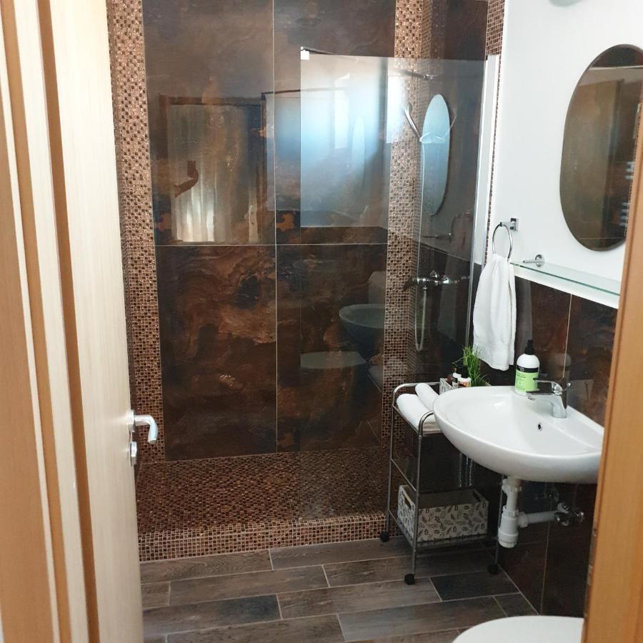 Fit Paradise Apartman Miskolc Buitenkant foto