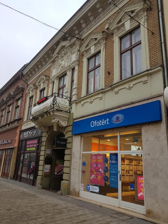 Fit Paradise Apartman Miskolc Buitenkant foto